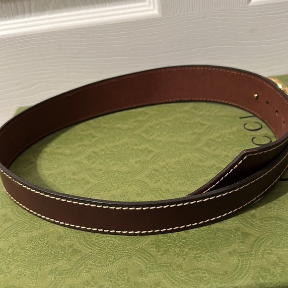 Brown leather with goldtone hardware belt - Picture 3 of 8